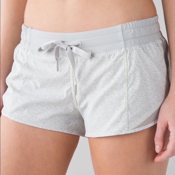 lululemon athletica Pants - Lululemon hot freckle flower shorts